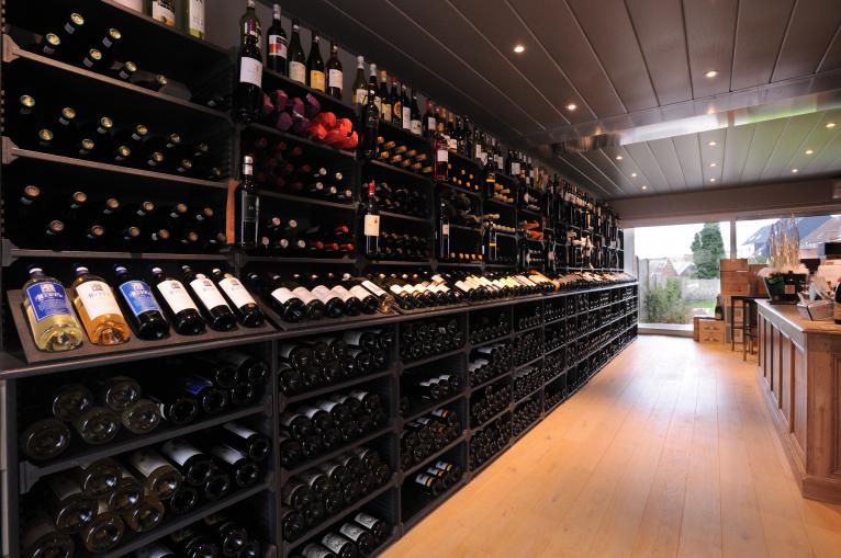 agencement wintower pour une boutique caviste