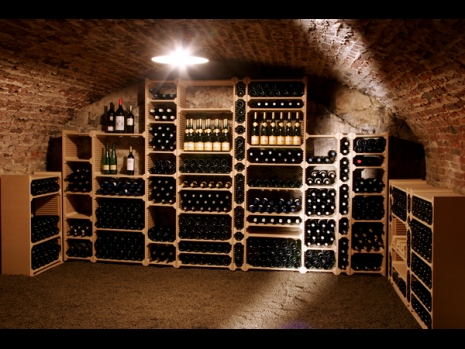 aménager votre cave avec les casiers à vin wintower qui vous offrirons une modularité pour le rangement de vos bouteilles de vins 